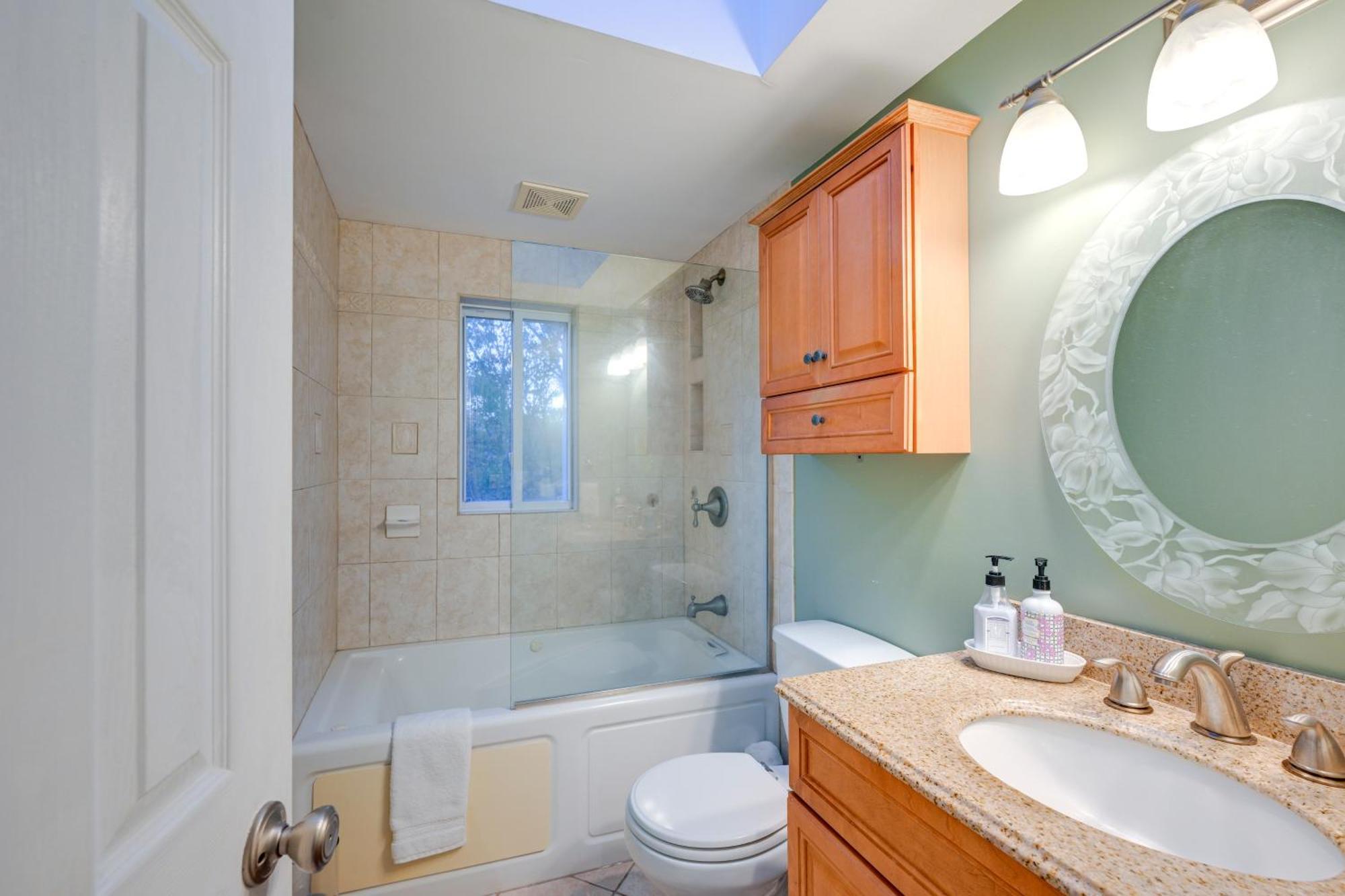 Cozy Dix Hills Apt With Deck About 7 Mi To Beach! Luaran gambar